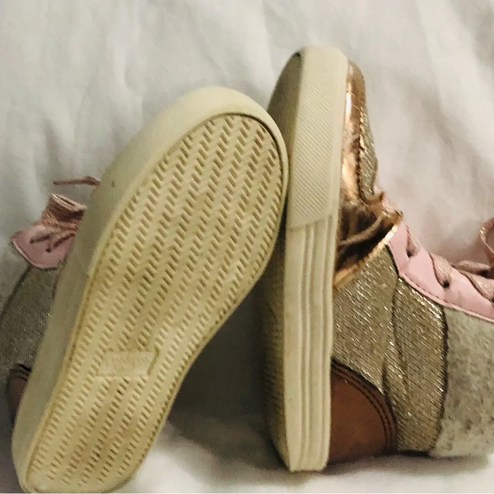 Oshkosh Bgosh Girl’s Sneakers high top:glitter, metallic gold. 8